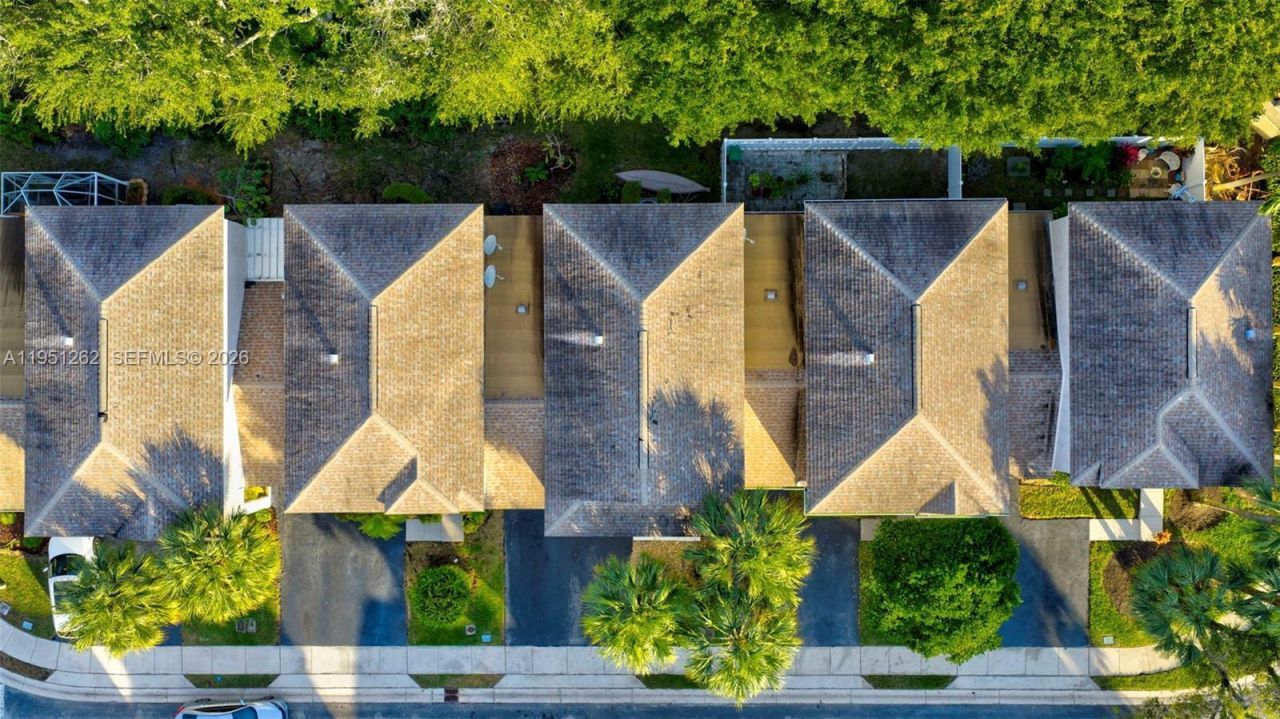 6008 N Golden Beauty Ln, Tamarac, FL 33321 Photo