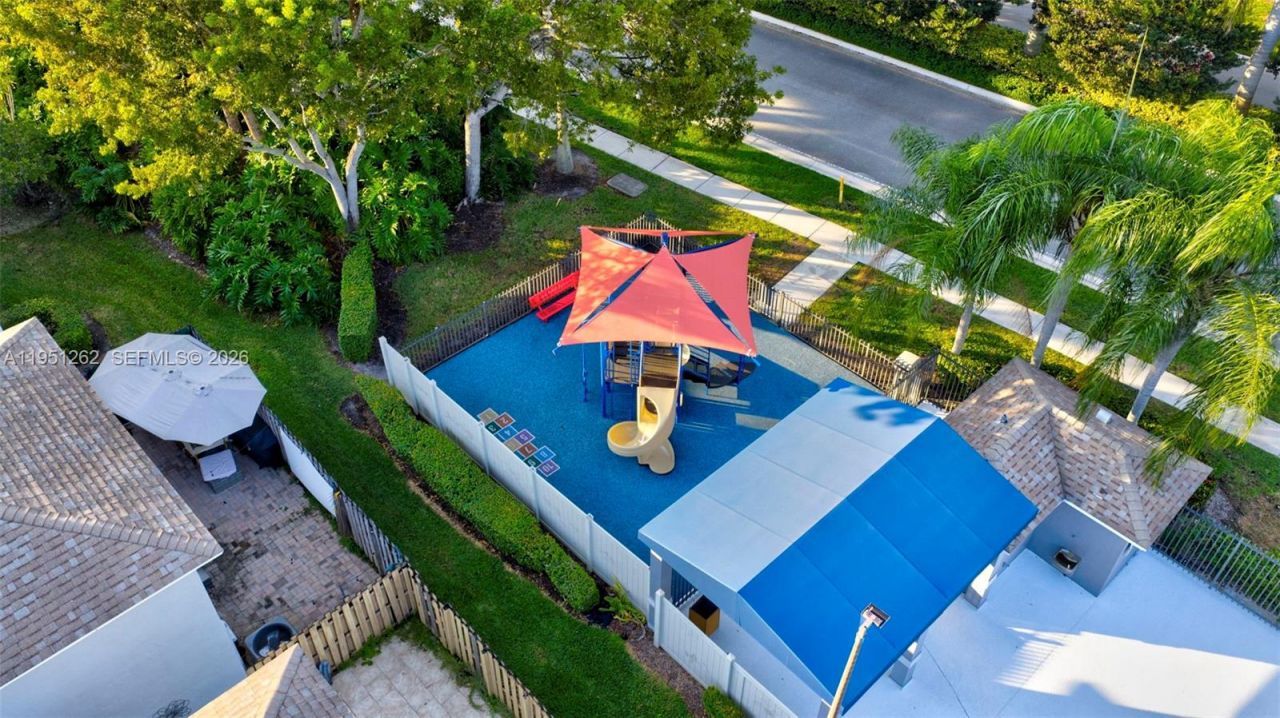 6008 N Golden Beauty Ln, Tamarac, FL 33321 Photo