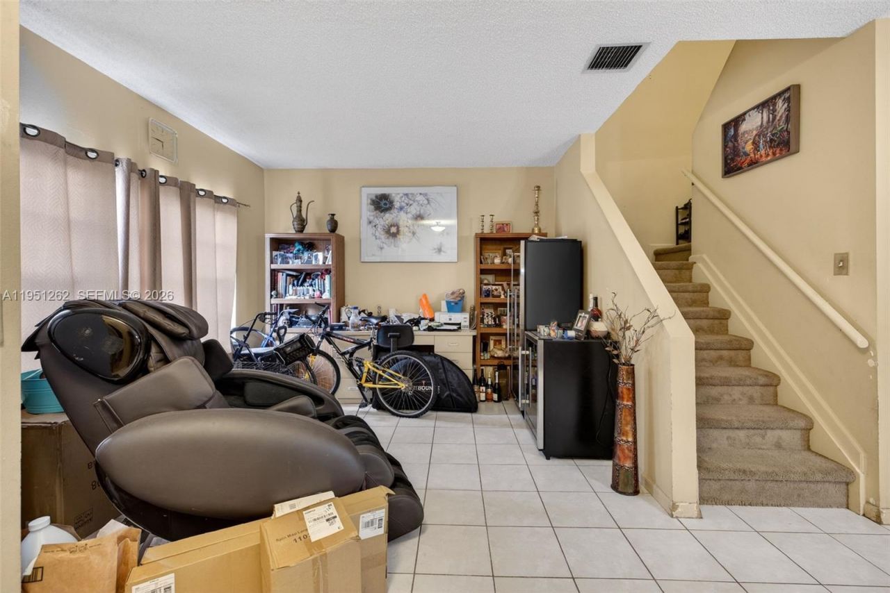 6008 N Golden Beauty Ln, Tamarac, FL 33321 Photo