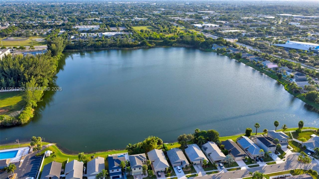 6008 N Golden Beauty Ln, Tamarac, FL 33321 Photo