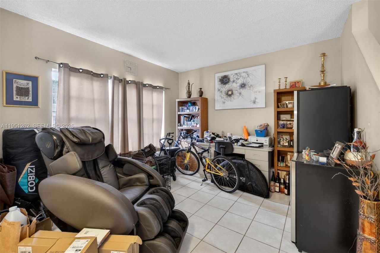 6008 N Golden Beauty Ln, Tamarac, FL 33321 Photo