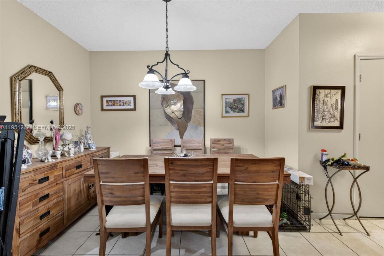 6008 N Golden Beauty Ln, Tamarac, FL 33321 Photo