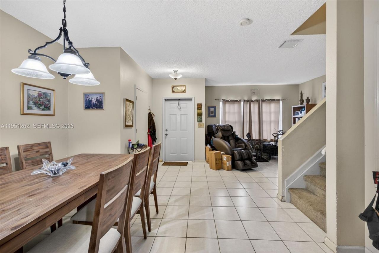 6008 N Golden Beauty Ln, Tamarac, FL 33321 Photo