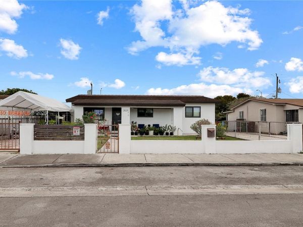 3529 W 14th Ln, Hialeah, FL 33012
