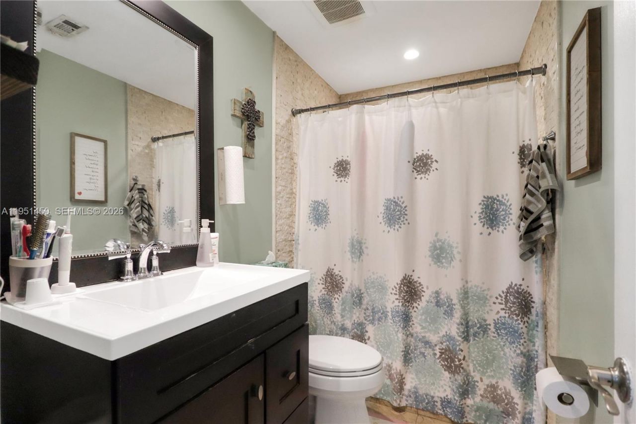 3529 W 14th Ln, Hialeah, FL 33012 Photo