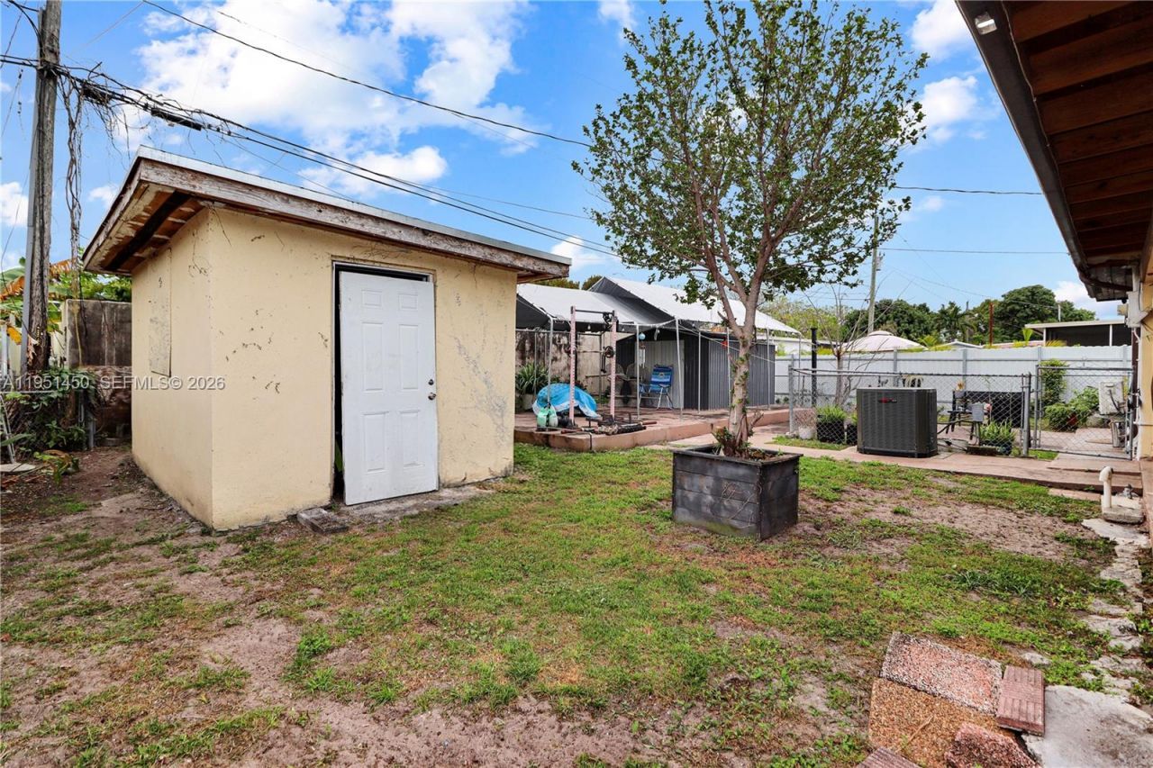 3529 W 14th Ln, Hialeah, FL 33012 Photo