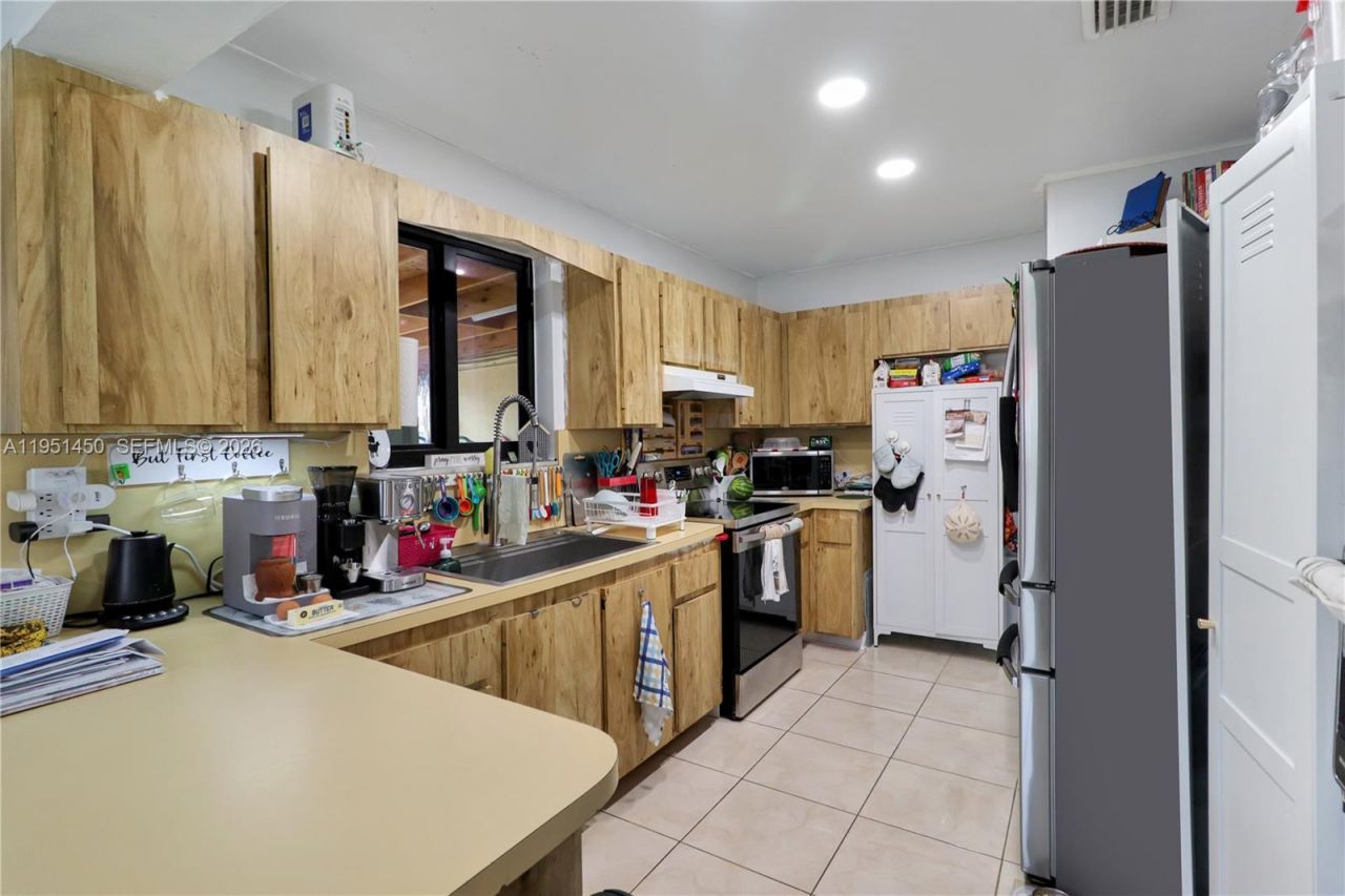 3529 W 14th Ln, Hialeah, FL 33012 Photo