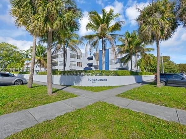 2175 NE 170th St, Unit 206, North Miami Beach, FL 33162