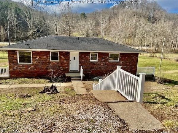 403 Hodges Road, Hurricane, WV 25526