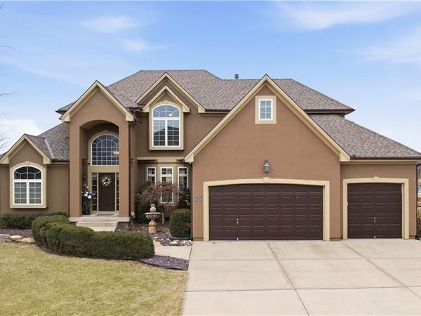 701 SW Admiral Byrd Drive, Lee's Summit, MO 64082