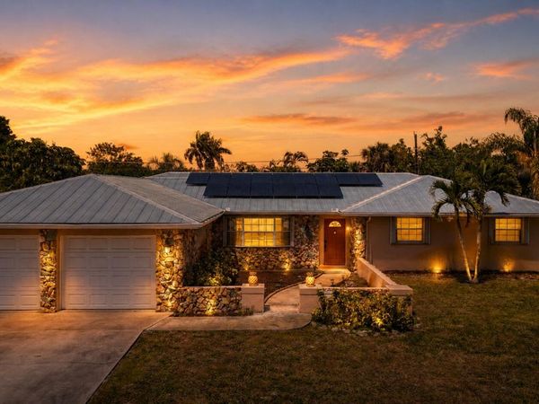 189 NE Caprona Avenue, Port St. Lucie, FL 34983