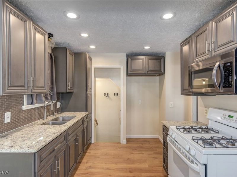 6013 Northcliff Avenue, Cleveland, OH 44144 Photo 8