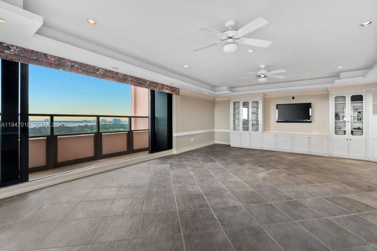 5225 Collins Ave, Unit PH8, Miami Beach, FL 33140 Photo