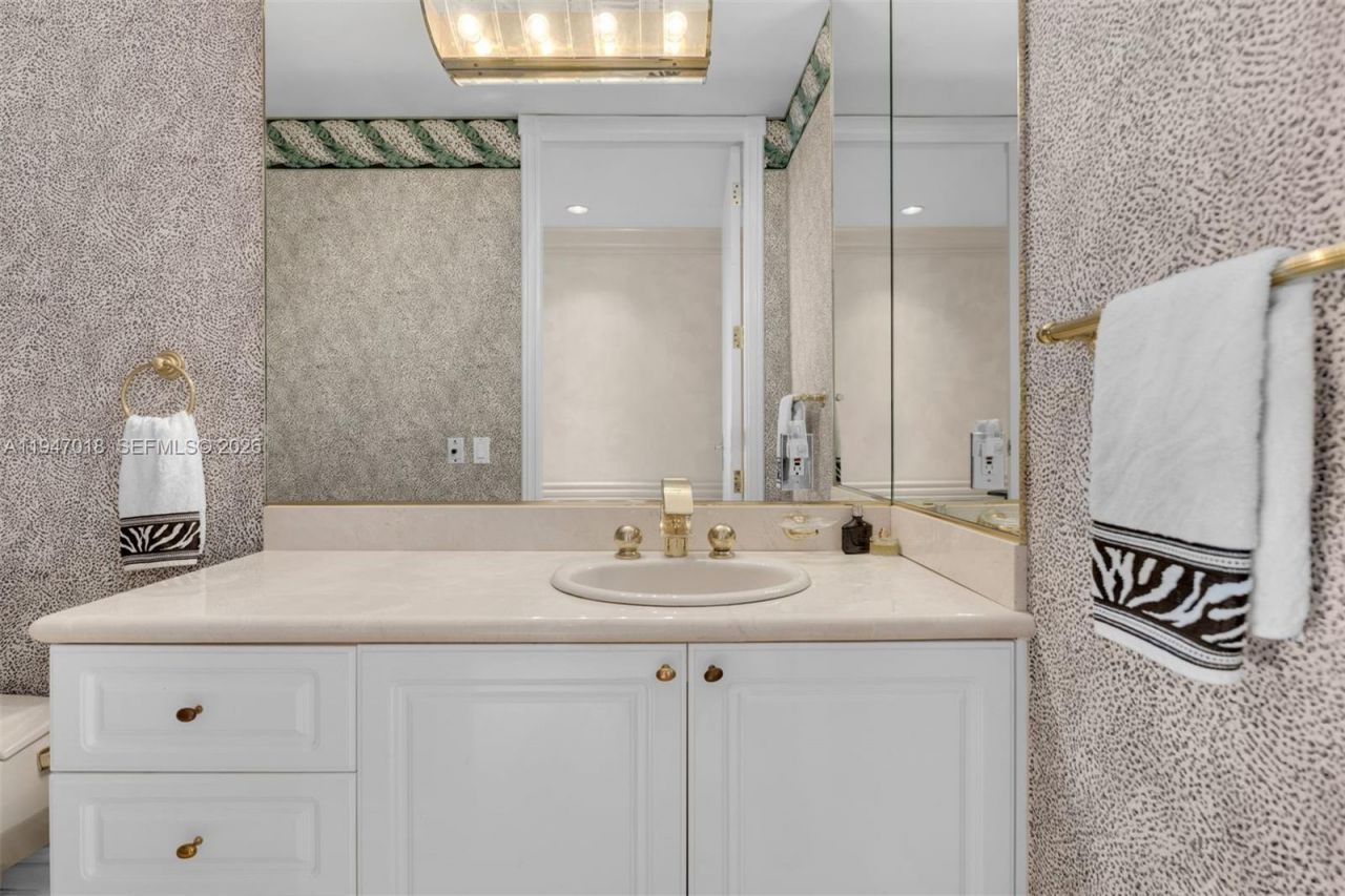 5225 Collins Ave , Unit PH8, Miami Beach, FL 33140 Photo