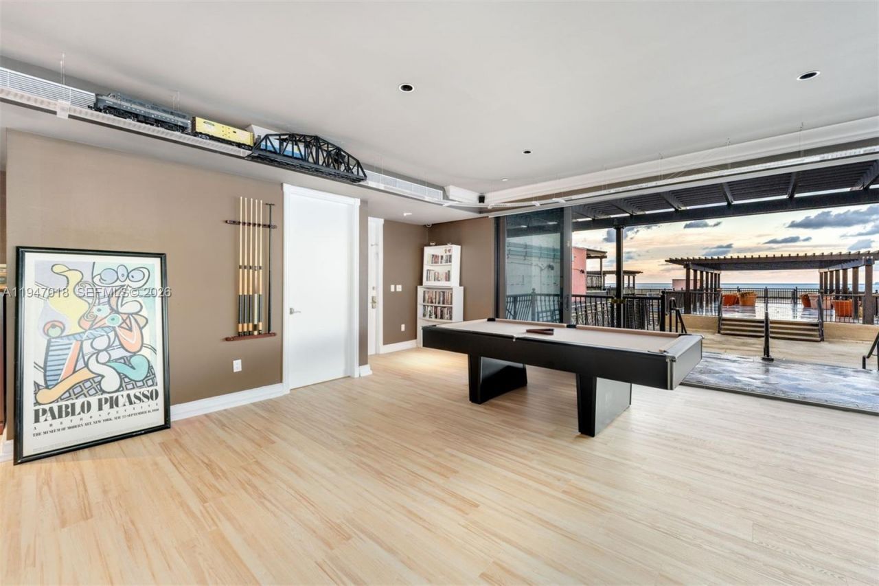 5225 Collins Ave , Unit PH8, Miami Beach, FL 33140 Photo