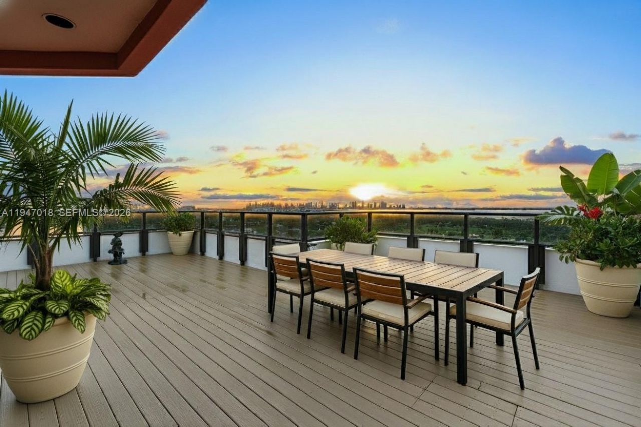 5225 Collins Ave, Unit PH8, Miami Beach, FL 33140 Photo