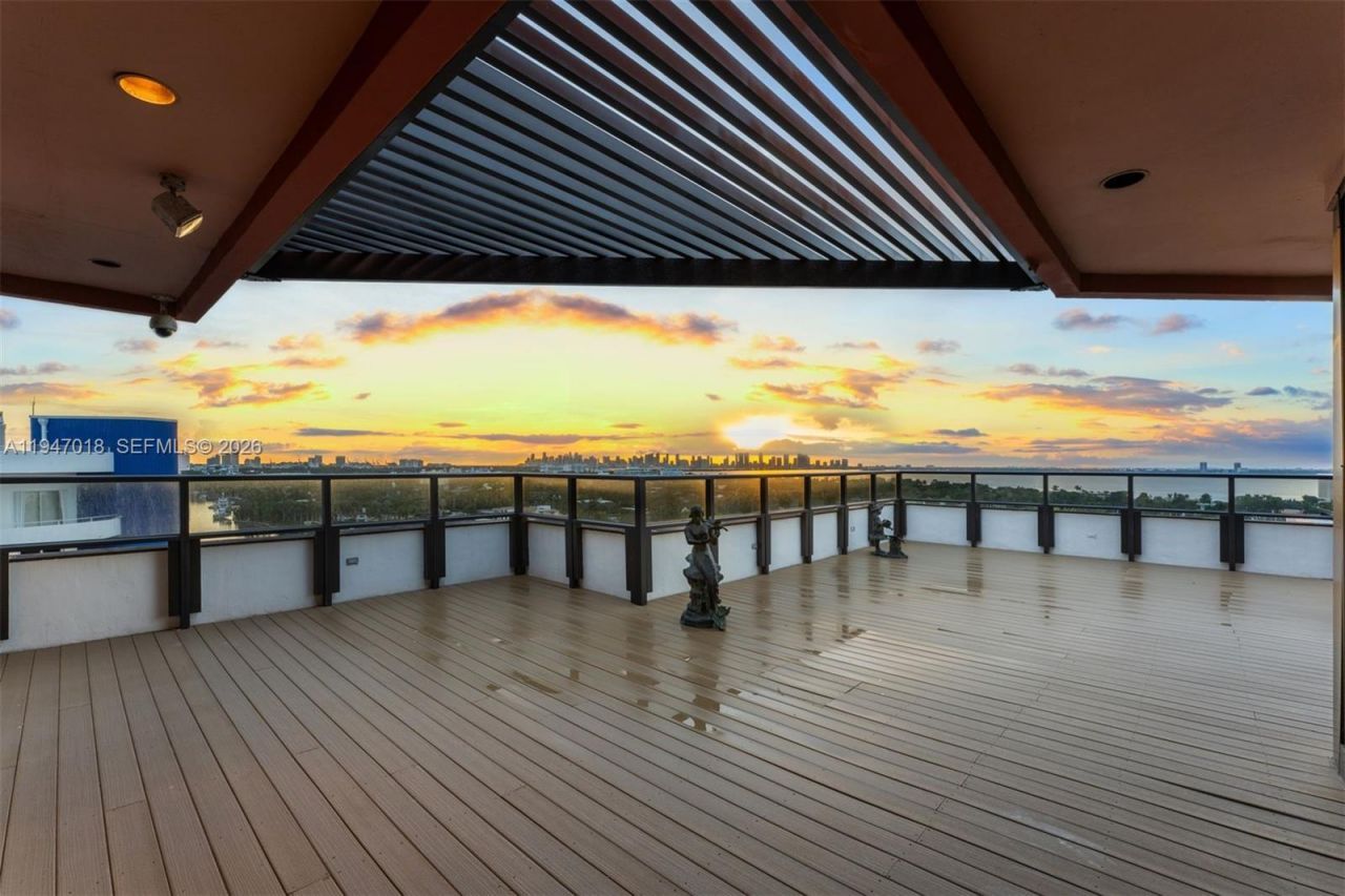 5225 Collins Ave , Unit PH8, Miami Beach, FL 33140 Photo