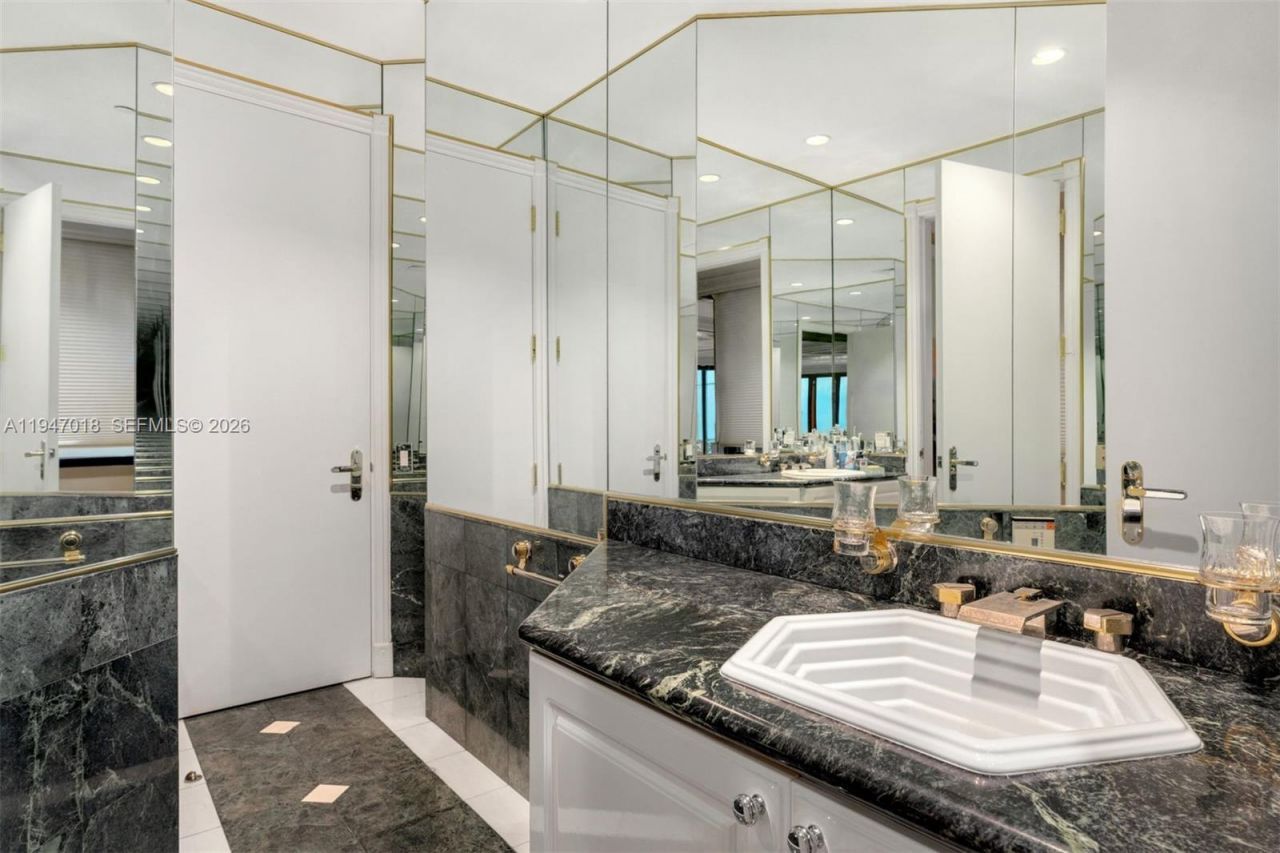 5225 Collins Ave , Unit PH8, Miami Beach, FL 33140 Photo