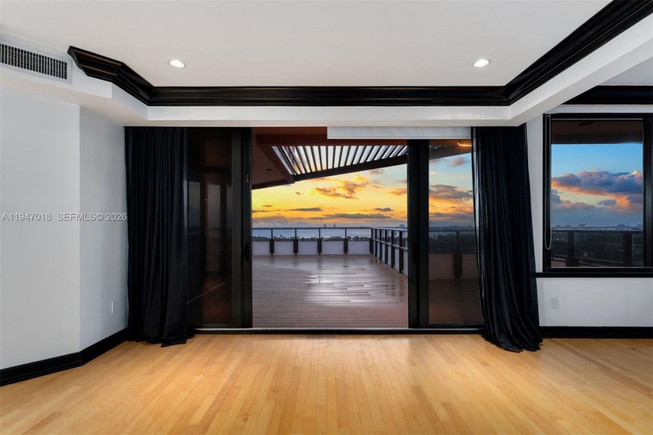 5225 Collins Ave, Unit PH8, Miami Beach, FL 33140 Photo