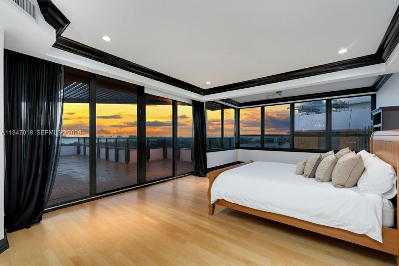 5225 Collins Ave , Unit PH8, Miami Beach, FL 33140 Photo