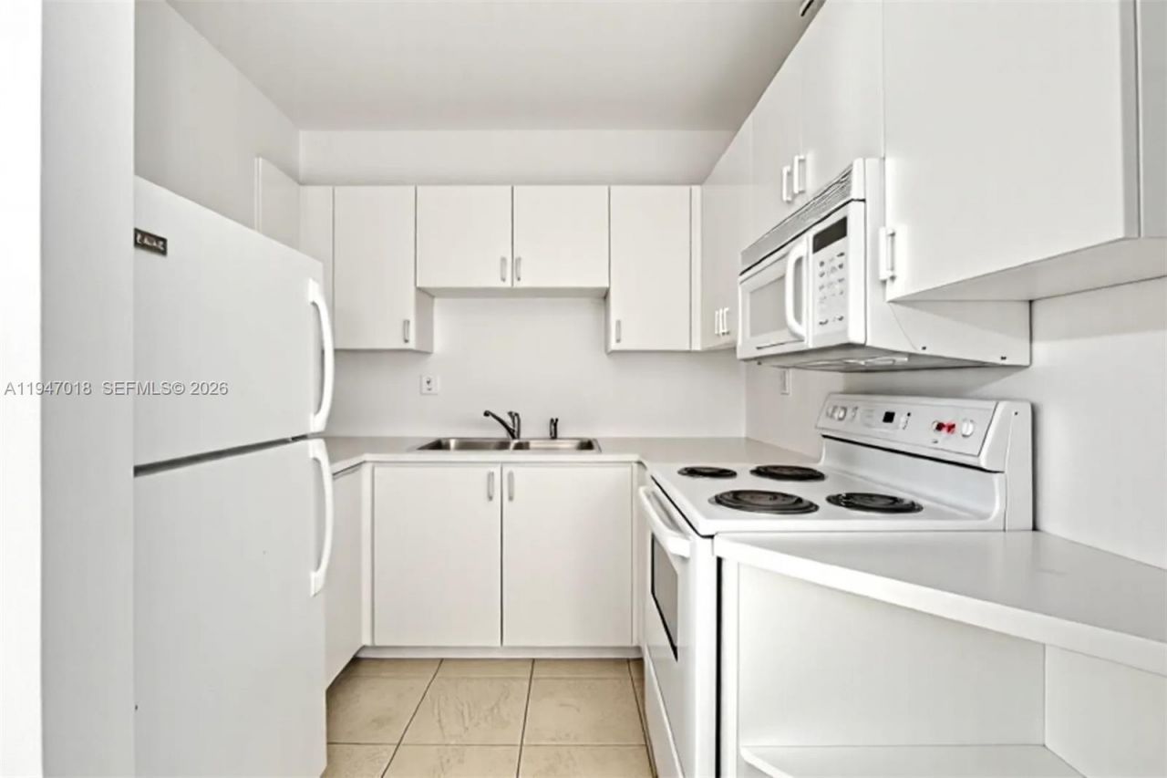 5225 Collins Ave, Unit PH8, Miami Beach, FL 33140 Photo