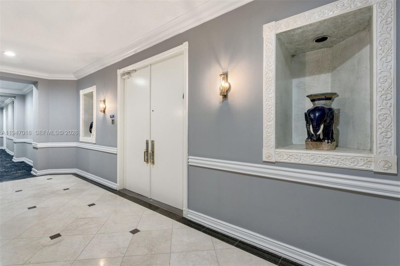 5225 Collins Ave , Unit PH8, Miami Beach, FL 33140 Photo