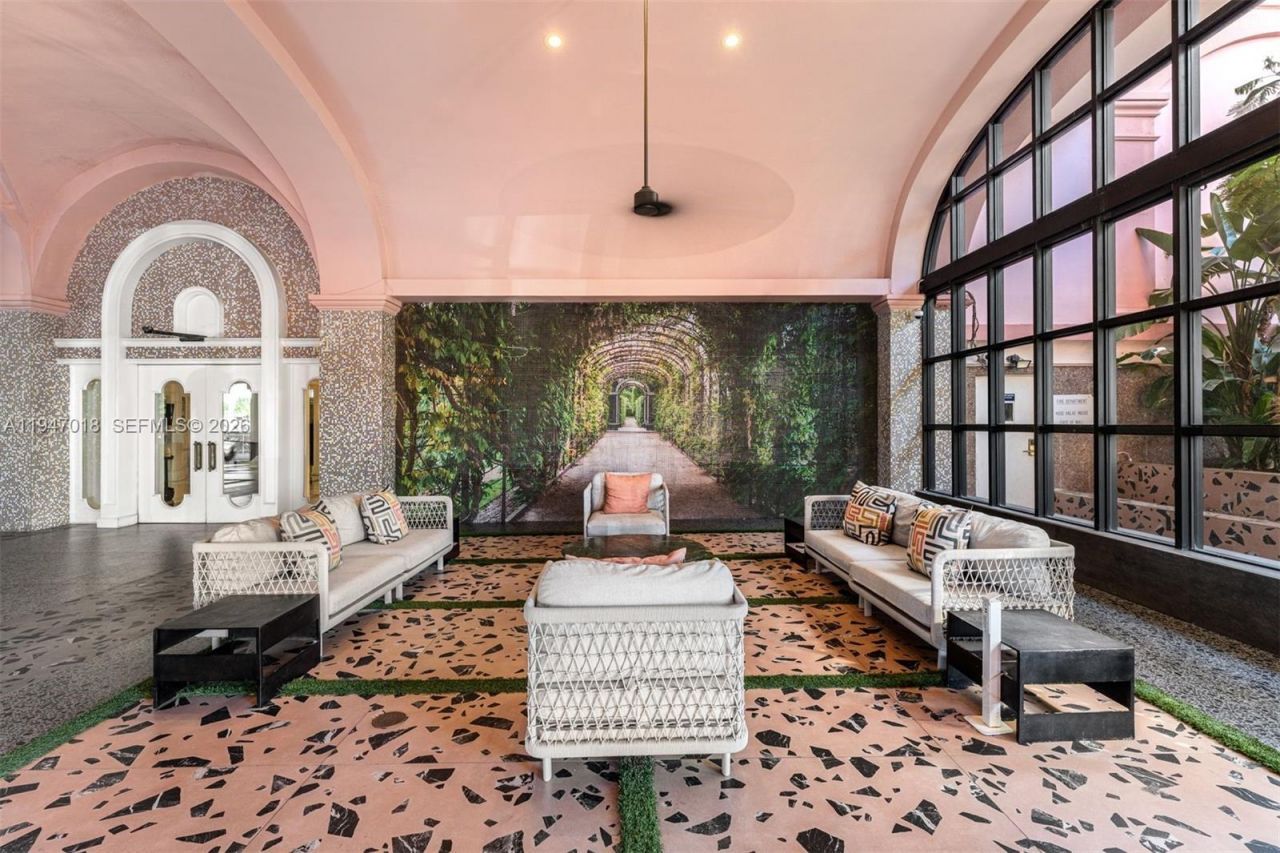 5225 Collins Ave, Unit PH8, Miami Beach, FL 33140 Photo