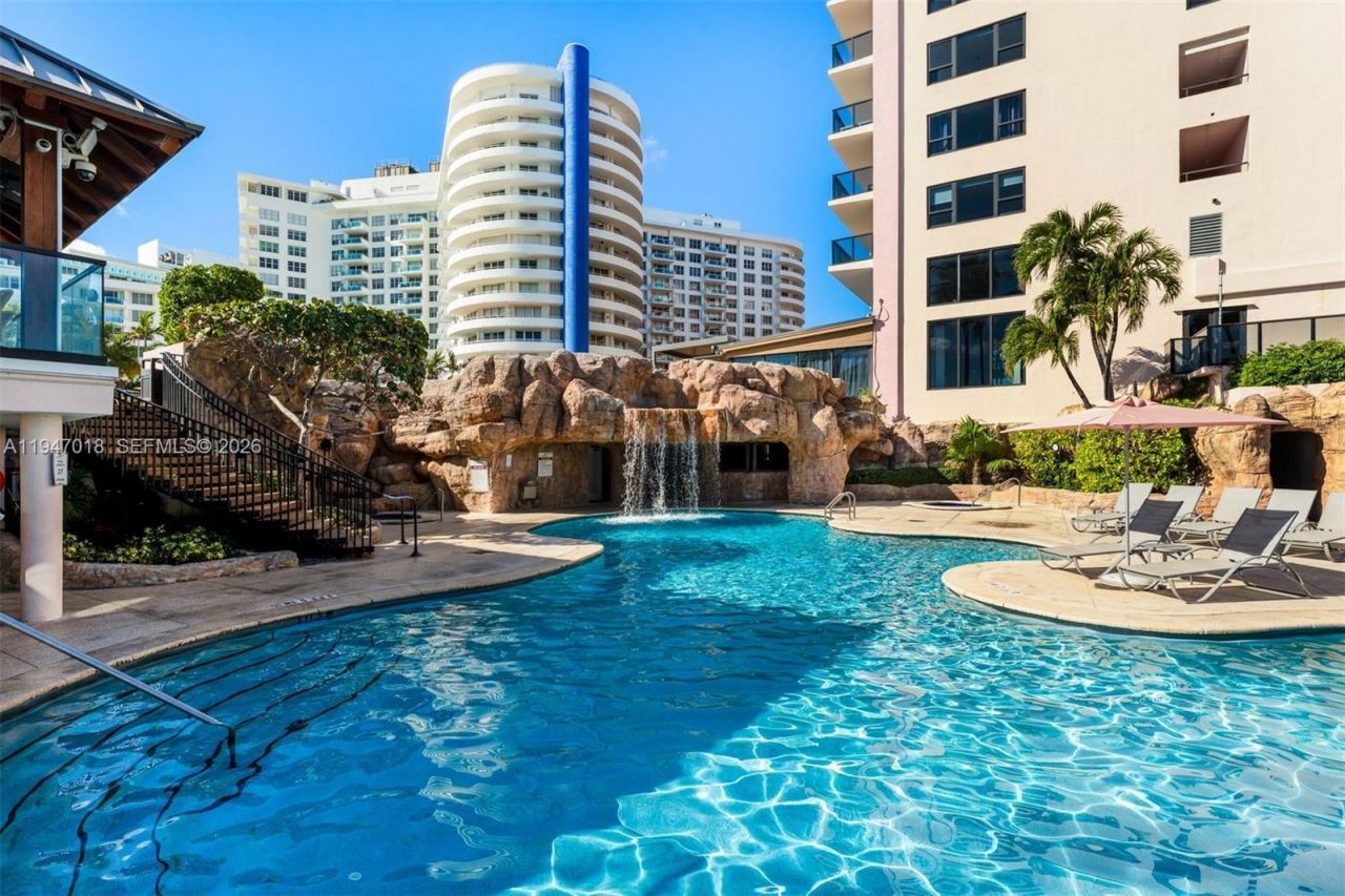 5225 Collins Ave, Unit PH8, Miami Beach, FL 33140 Photo