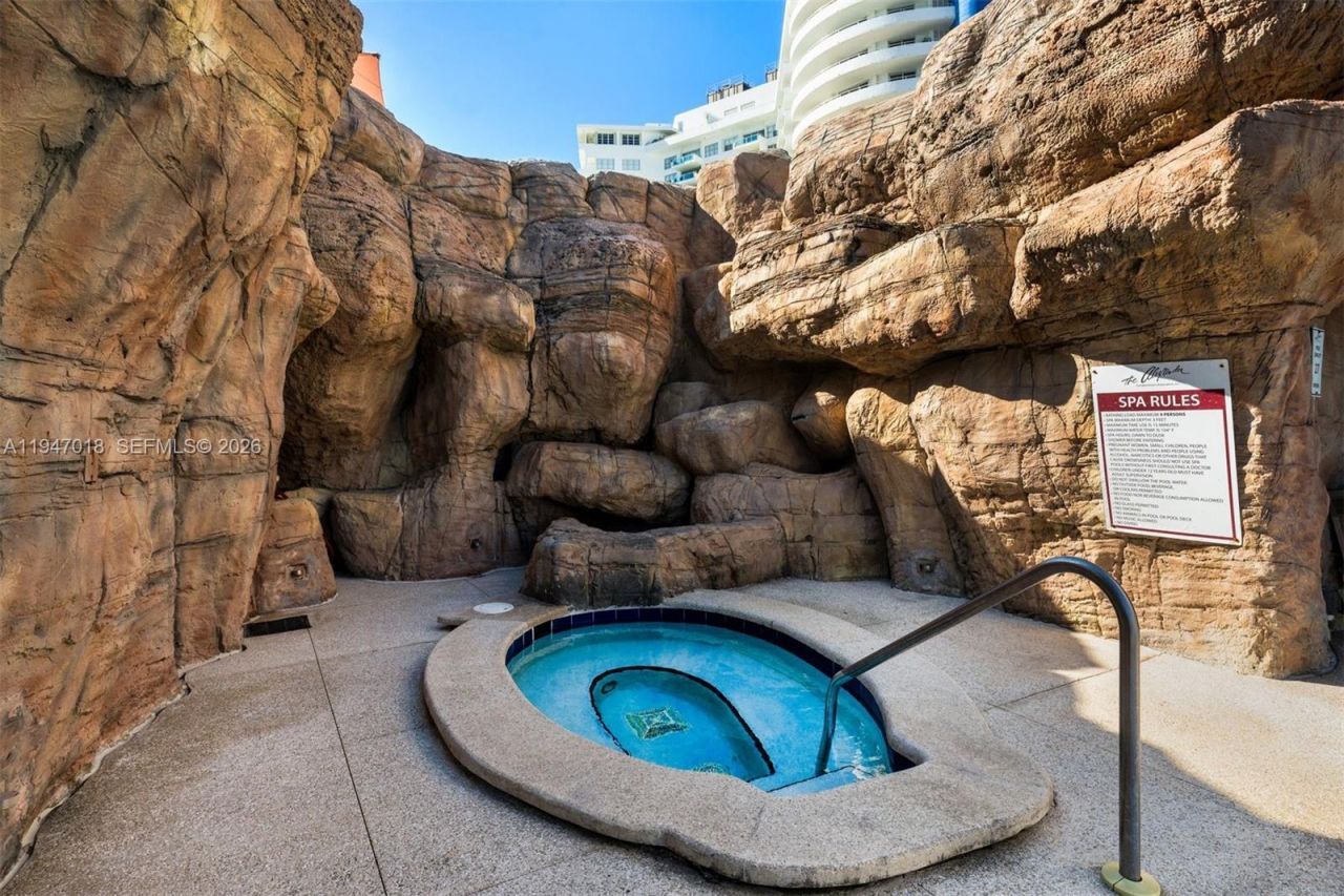 5225 Collins Ave , Unit PH8, Miami Beach, FL 33140 Photo