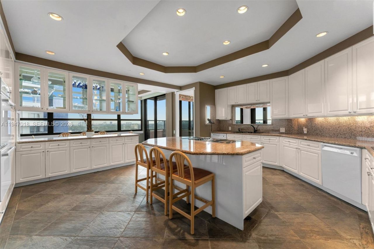 5225 Collins Ave, Unit PH8, Miami Beach, FL 33140 Photo