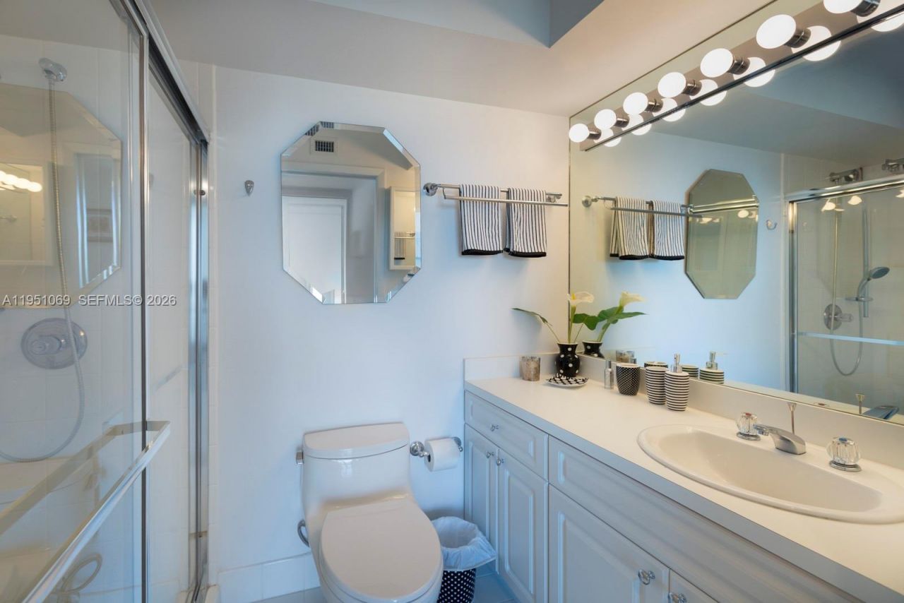 5900 Collins Ave , Unit 2105, Miami Beach, FL 33140 Photo