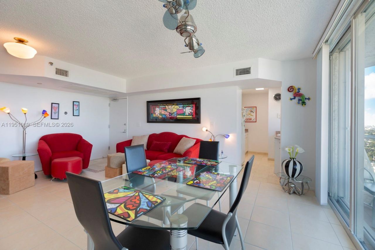 5900 Collins Ave , Unit 2105, Miami Beach, FL 33140 Photo