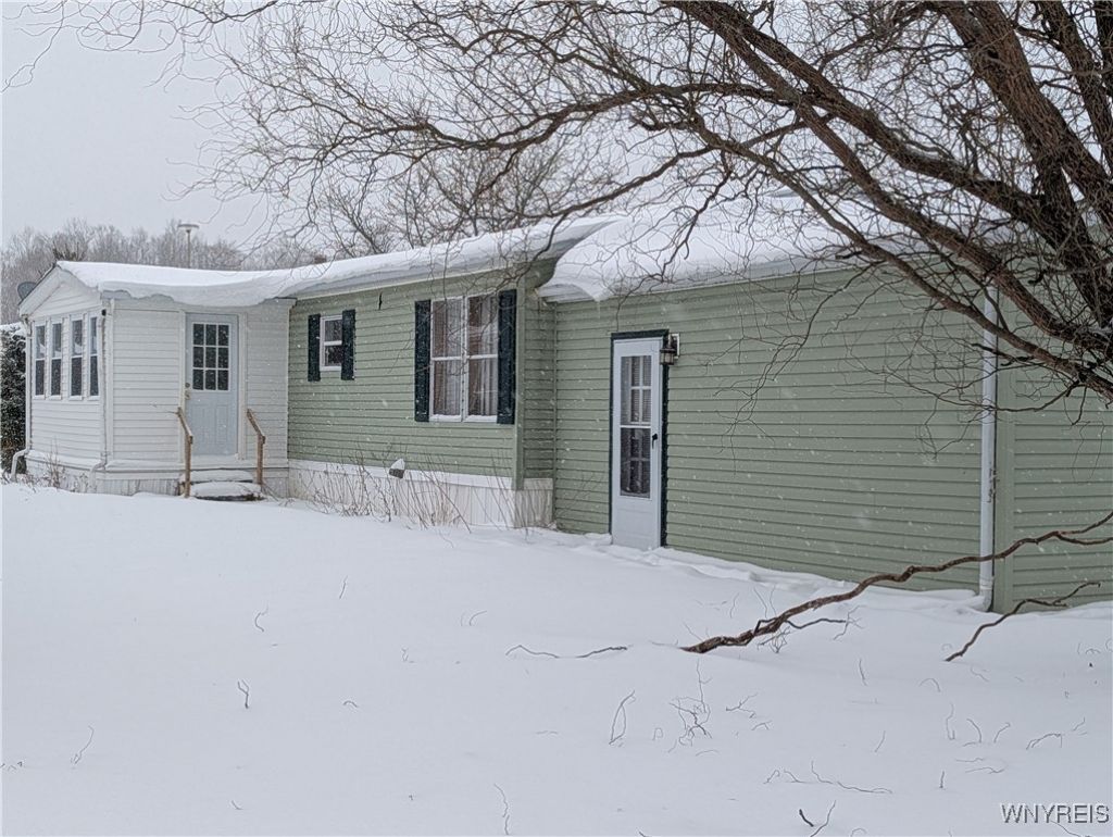 84 Pocono Park, Akron, NY 14001 Main Photo