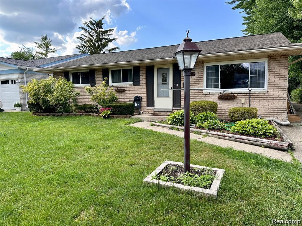39752 Edmundton Drive, Canton, MI 48187 Main Photo