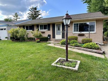 39752 Edmundton Drive, CANTON, MI 48187