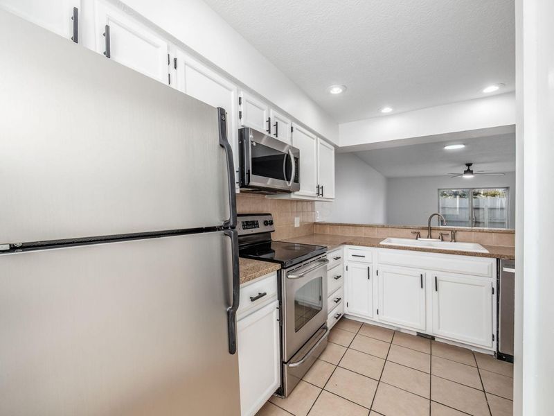 1211 Rivercrest Drive S, Unit E, Delaware, OH 43015 Photo 10