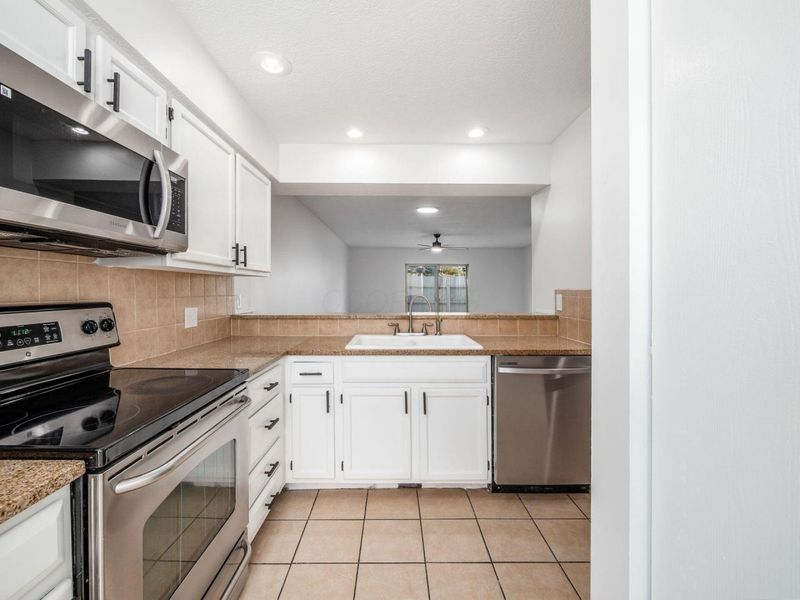 1211 Rivercrest Drive S, Unit E, Delaware, OH 43015 Photo 11