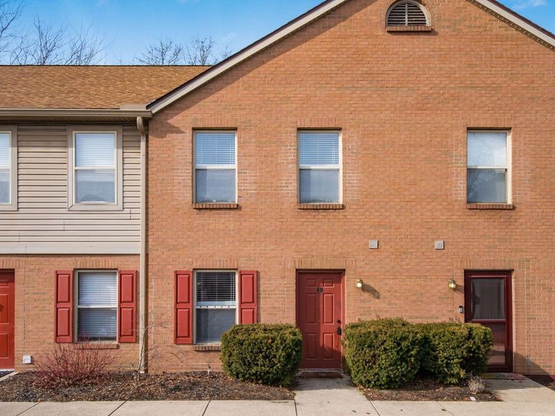 1211 Rivercrest Drive S, Unit E, Delaware, OH 43015 Photo 2