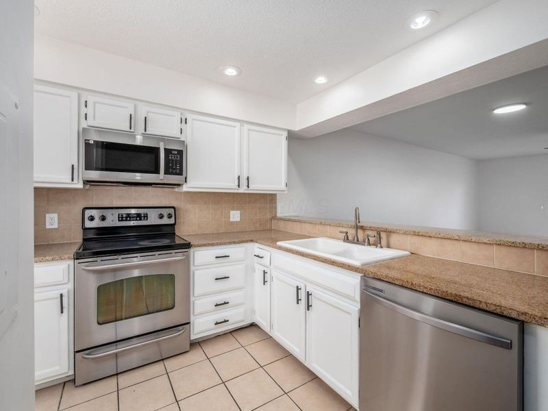 1211 Rivercrest Drive S, Unit E, Delaware, OH 43015 Photo 7