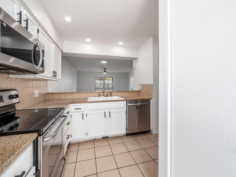 1211 Rivercrest Drive S, Unit E, Delaware, OH 43015 Photo 9