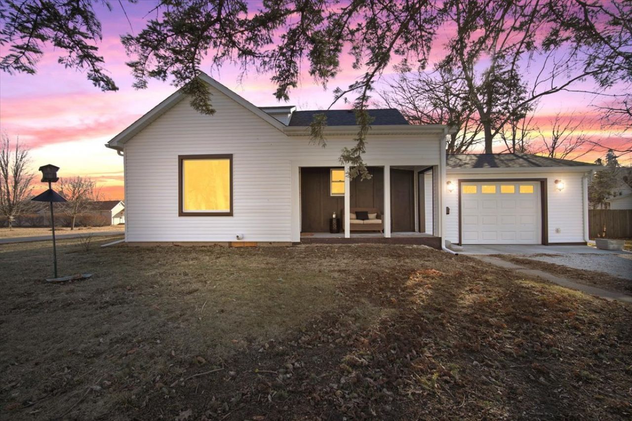 509 E Ash Street, Fairbury, IL 61739 Main Photo