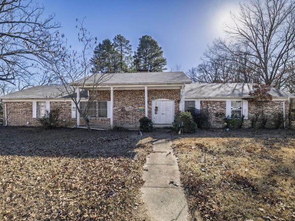 910 E Pine Street, Gurdon, AR 71743