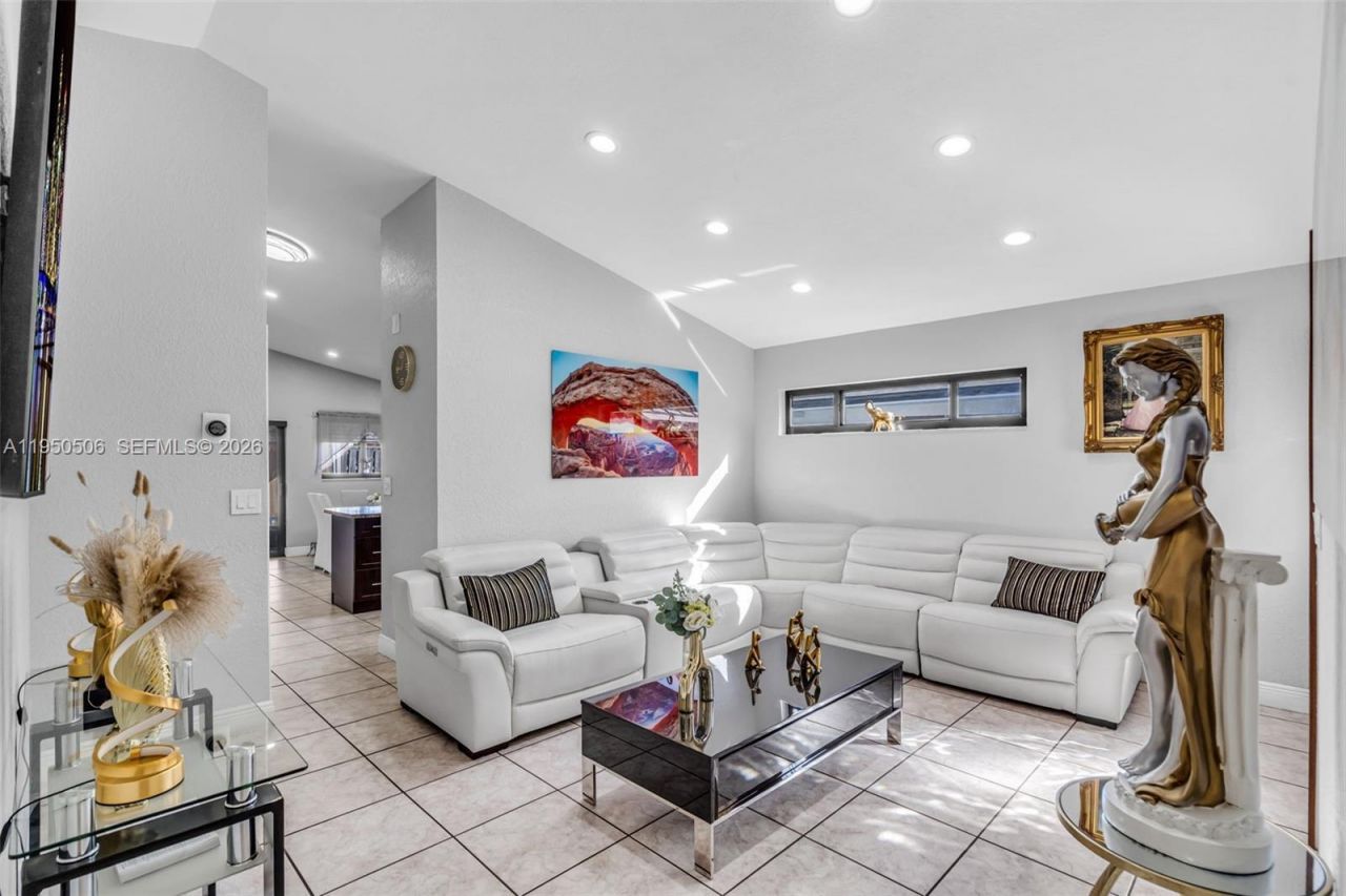 7579 W 31st Ave , Hialeah, FL 33018 Photo