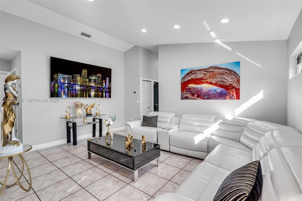 7579 W 31st Ave , Hialeah, FL 33018 Photo