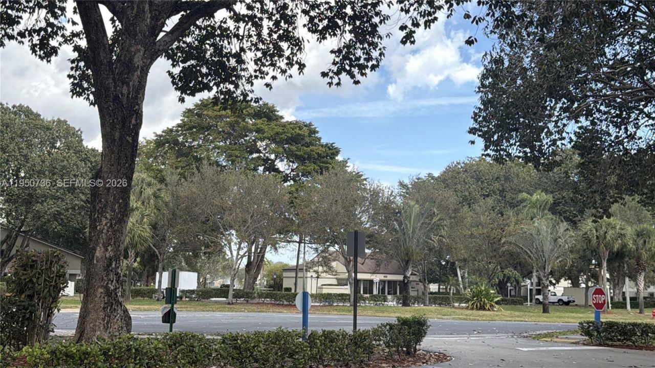 300 Gardens Dr, Unit 104, Pompano Beach, FL 33069 Photo