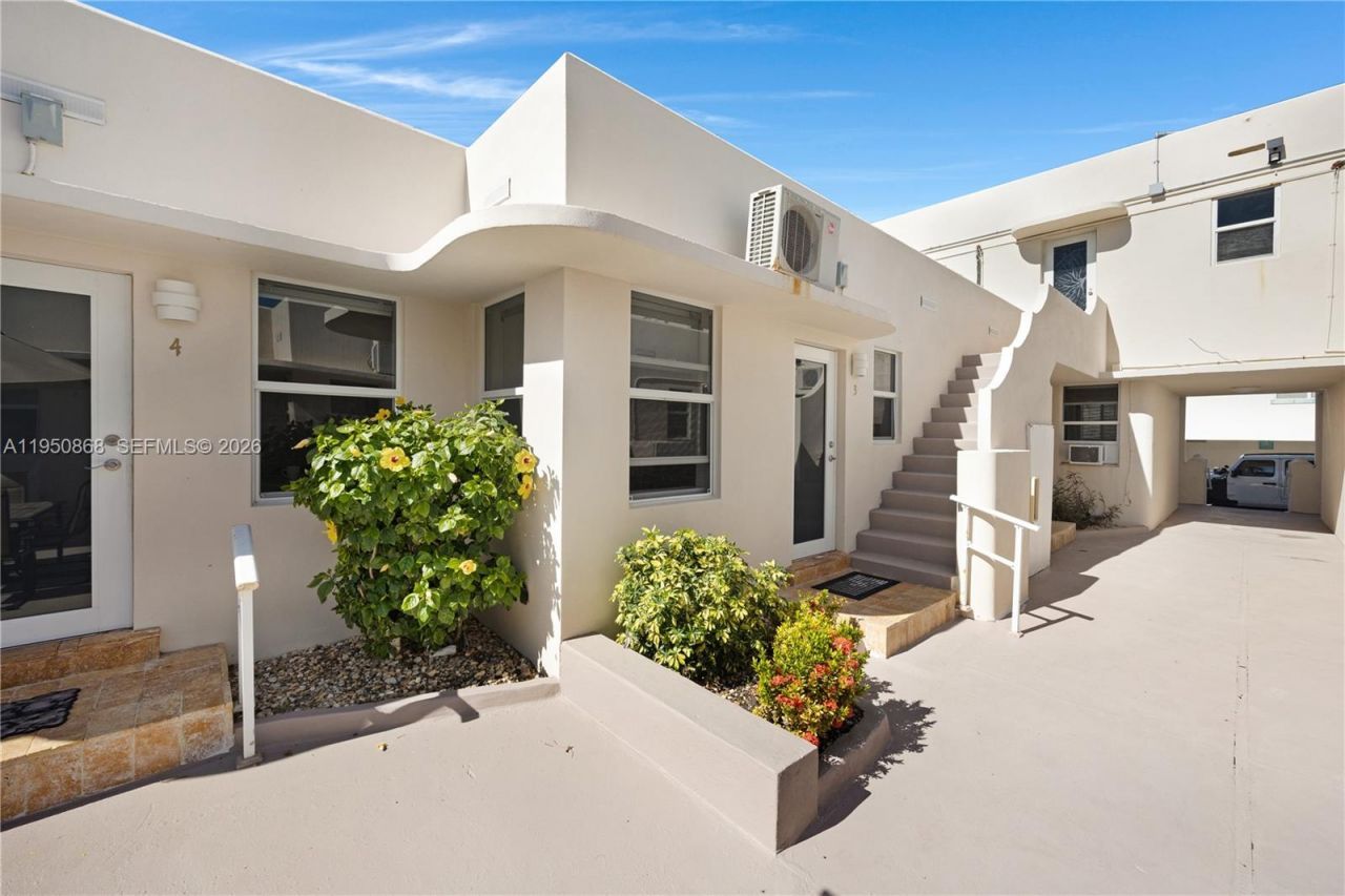 320 New York St , Hollywood, FL 33019 Photo