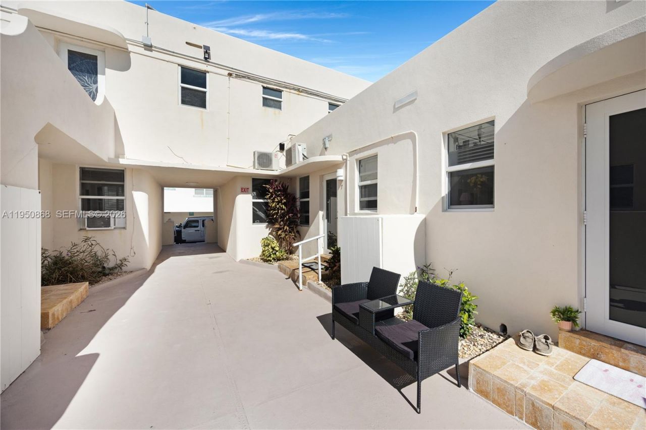 320 New York St , Hollywood, FL 33019 Photo