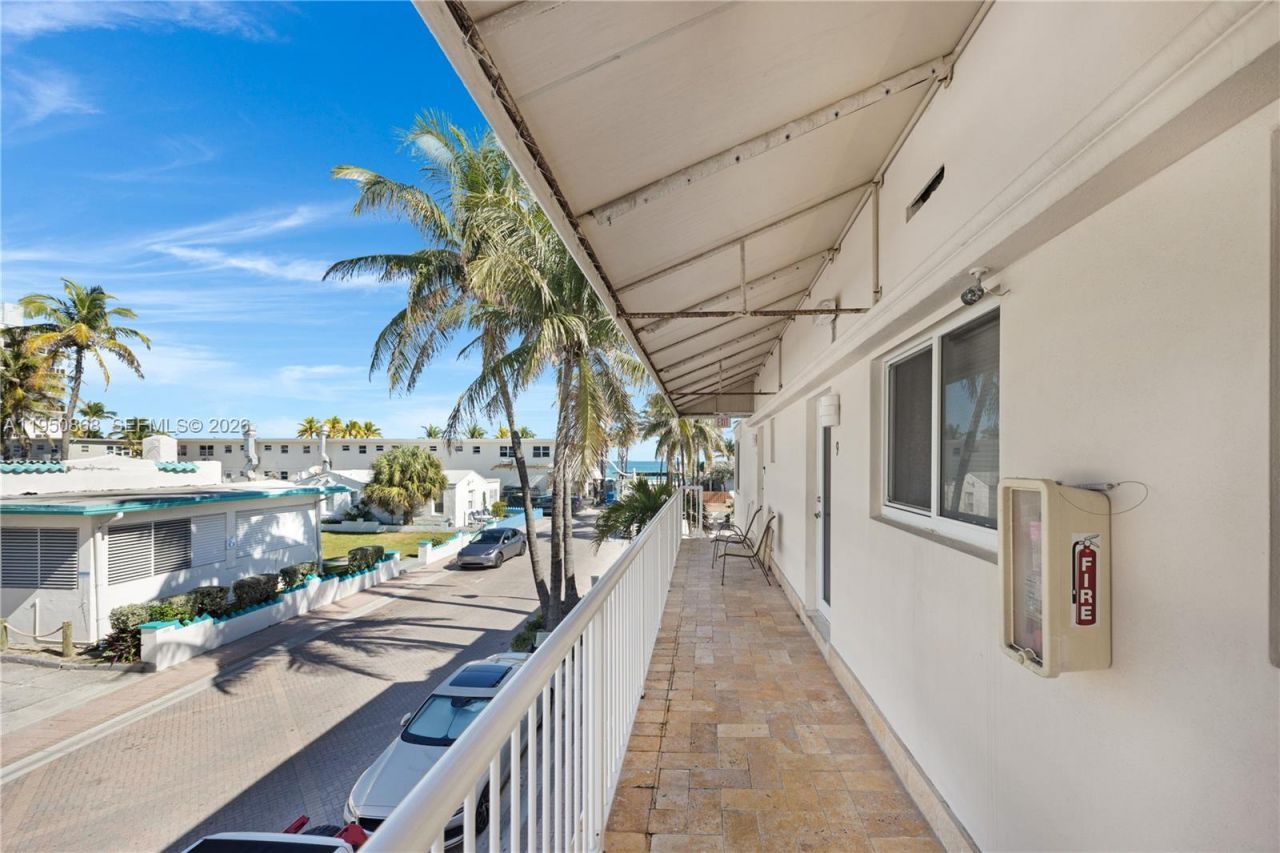 320 New York St , Hollywood, FL 33019 Photo