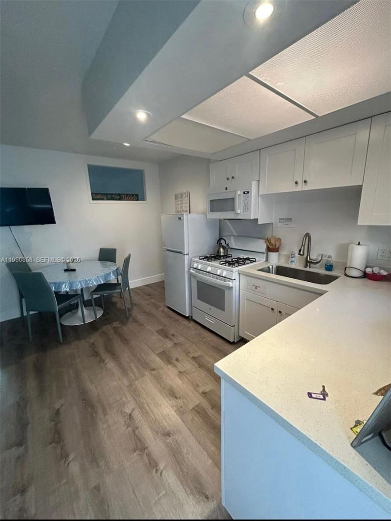 320 New York St , Hollywood, FL 33019 Photo