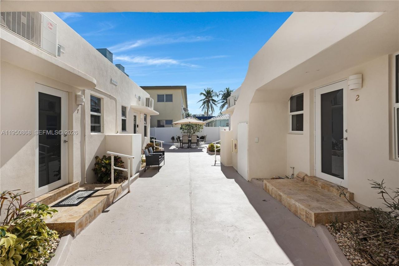 320 New York St , Hollywood, FL 33019 Photo